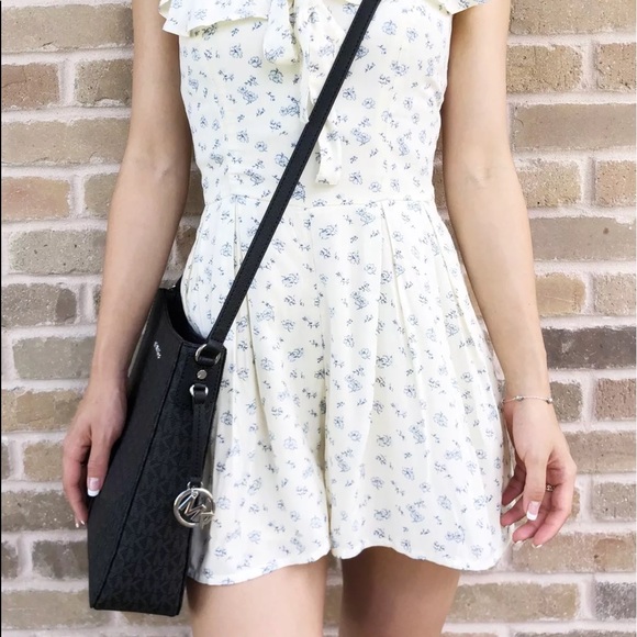 Gaby’sBags👜💕-Michael Kors Large Bag Black MK - Picture 5 of 8